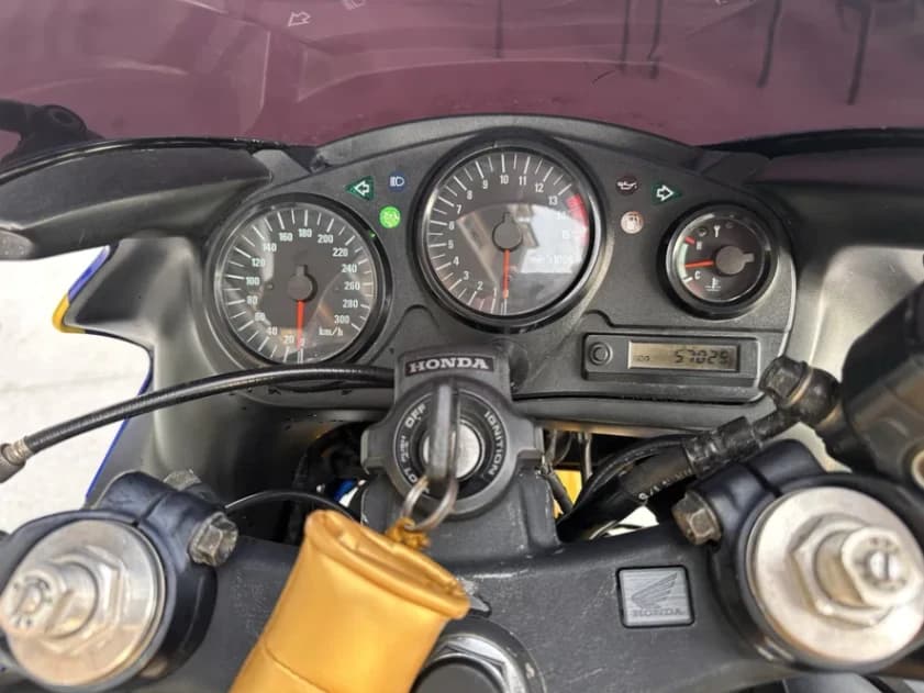 Vand sau schimb Honda cbr 600 (nu Suzuki , Yamaha , Kawasaki ) | Preț: 2.850 EUR | Locație: Oradea, Bihor Vand sau schimb Honda cbr 600 (nu Suzuki , Yamaha , Kawasaki ) - Oradea, Bihor - 2.850 EUR - motocicletă second hand