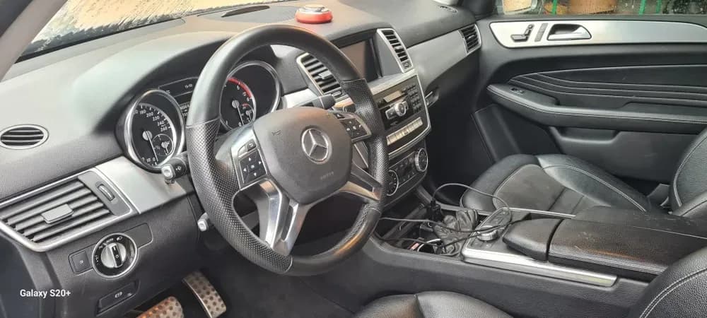 Mercedes-Benz ML250 vând sau schimb | Preț: 15.500 EUR | Locație: Sector 2, București Mercedes-Benz ML250 vând sau schimb - Sector 2, București - 15.500 EUR - mașină second hand