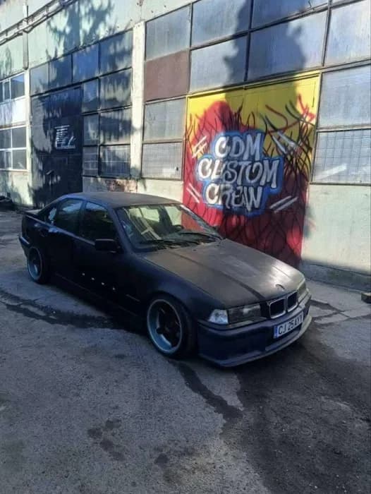 Imagine 1/4: Vand/schimb e36 318i | BMW 3 Series | Preț: 1.200 EUR | Locație: Bistrița, Bistrița-Năsăud Vand/schimb e36 318i - BMW - 3 Series - anul 1999 - Bistrița, Bistrița-Năsăud - 1.200 EUR - imagine 1 din 4 - mașină second hand