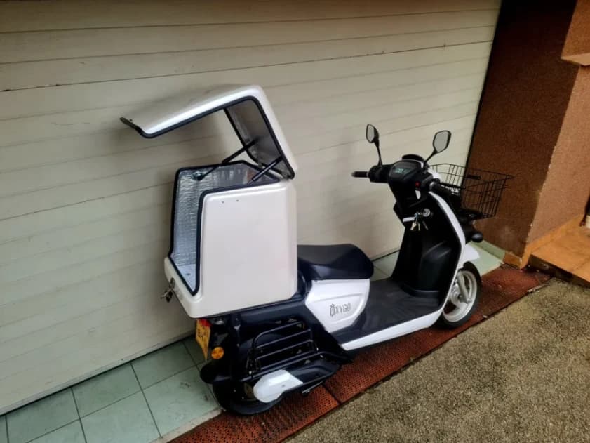 Vand/Schimb/Rate Scuter electric pentru livratori/cargo | Preț: 2.499 EUR | Locație: Oradea, Bihor Vand/Schimb/Rate Scuter electric pentru livratori/cargo - Oradea, Bihor - 2.499 EUR - motocicletă second hand