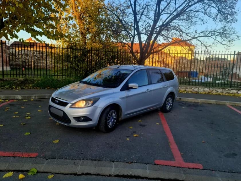 Vand/Schimb Ford Focus Combi 1.6 TDCI | Preț: 2.300 EUR | Locație: Oradea, Bihor Vand/Schimb Ford Focus Combi 1.6 TDCI - Oradea, Bihor - 2.300 EUR - mașină second hand